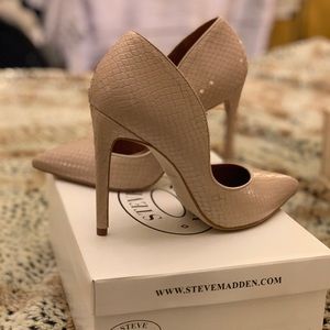 Steve Madden nude blush snake embossed pumps